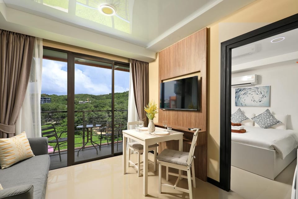 TV and multimedia, Living room, Photo of the whole room, Mountain view