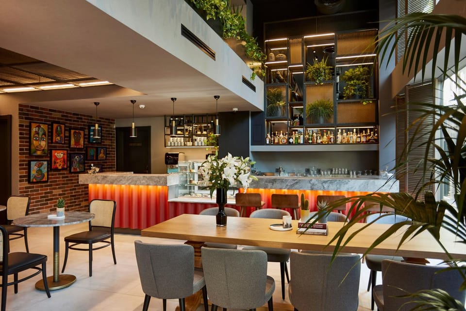 Restaurant/places to eat, Restaurant/places to eat, Lounge or bar, Lounge or bar, Food and drinks, Food, Drinks