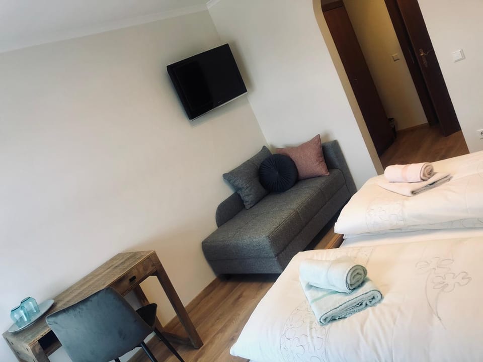 Staff, Photo of the whole room