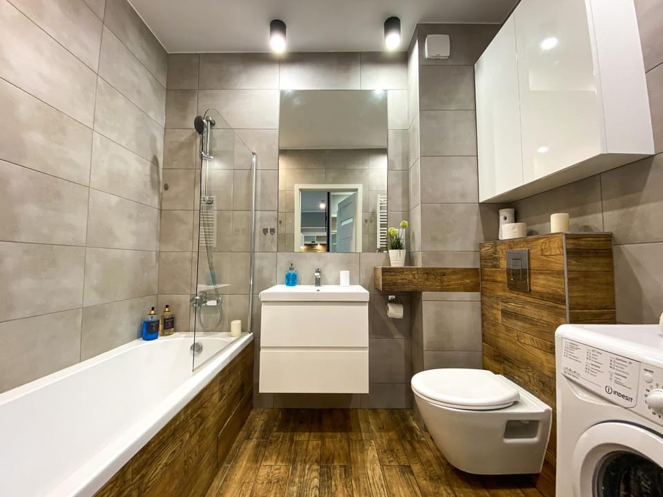 Shower, Toilet, Bathroom, Bath, towels, washing machine, dryer