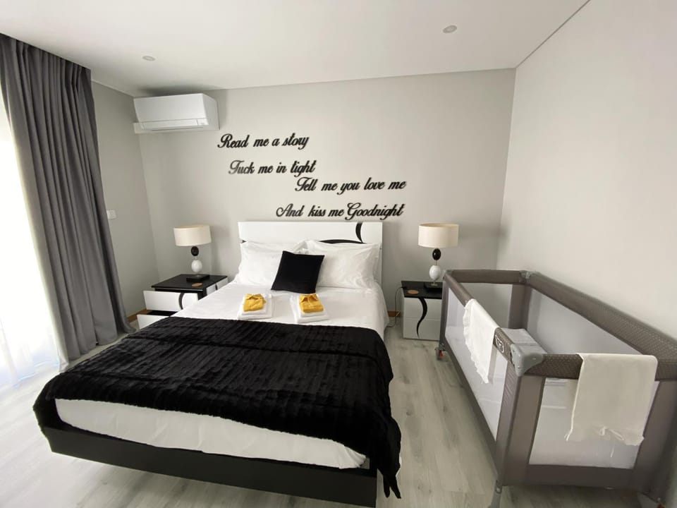 TV and multimedia, Bedroom, cot, wardrobe, air conditioner