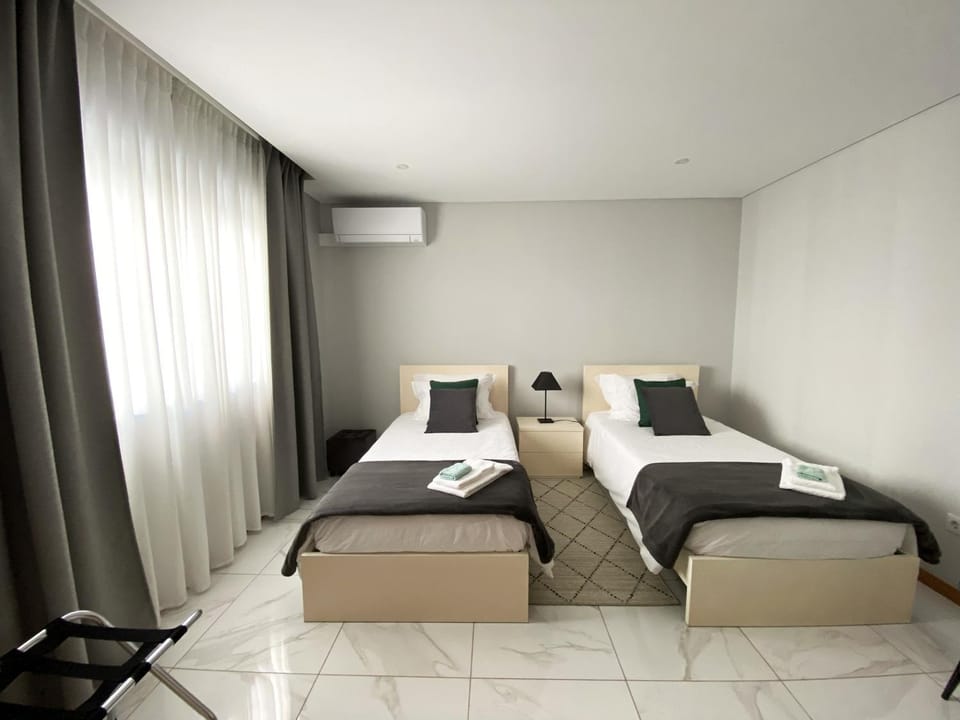 Bed, TV and multimedia, Bedroom, air conditioner