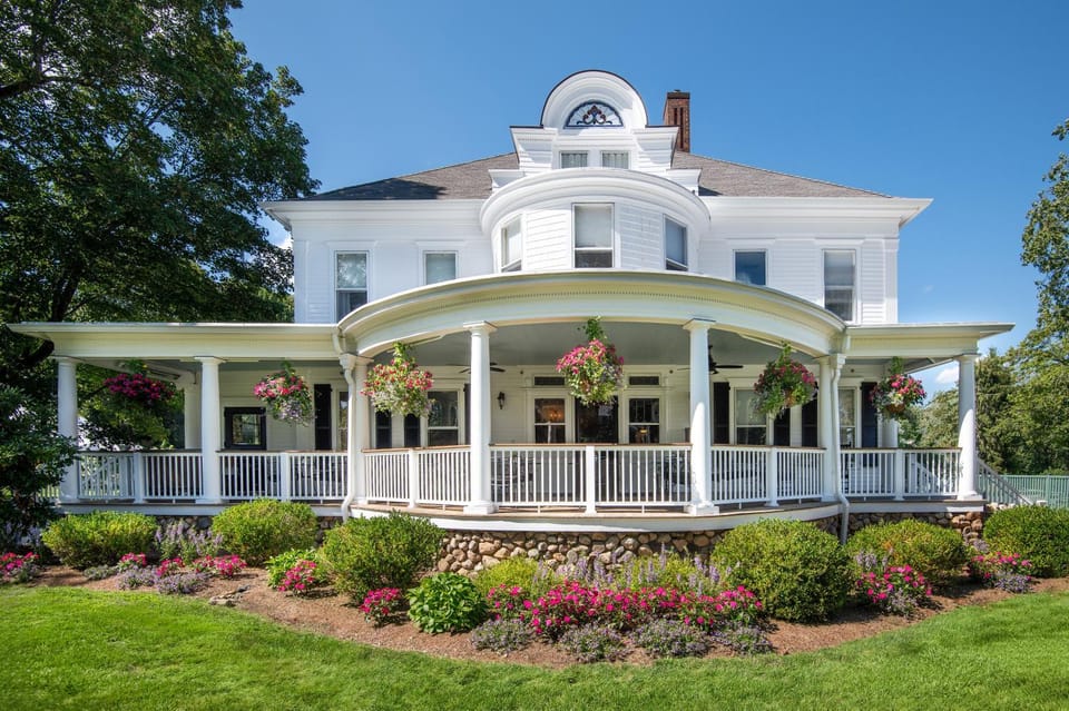 Property building, Summer, Garden