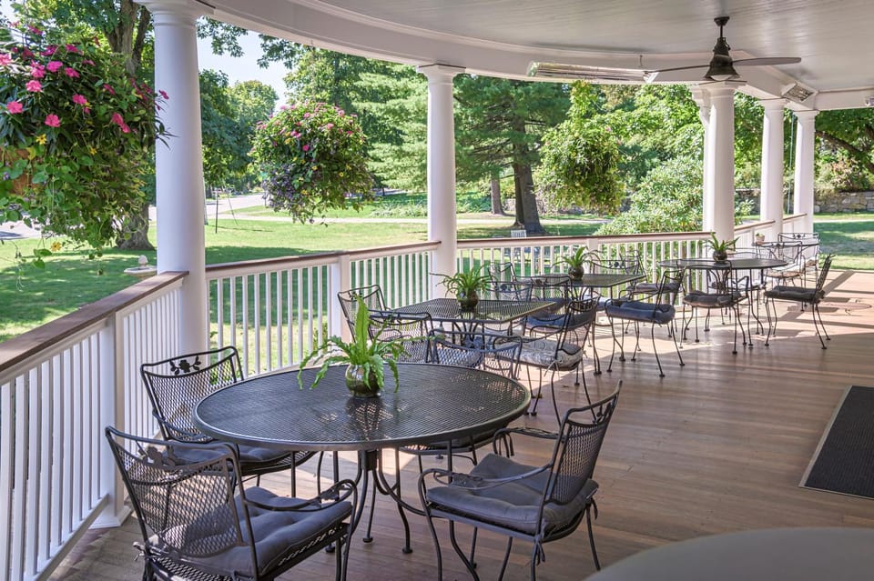 Property building, Patio, Day, Balcony/Terrace, Breakfast