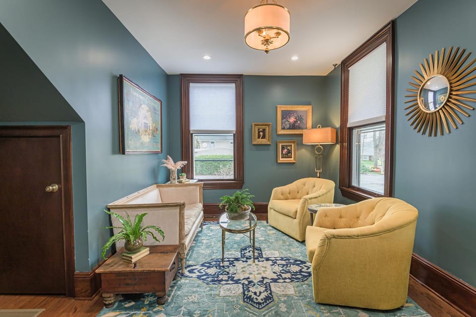 Game Room, Seating area
