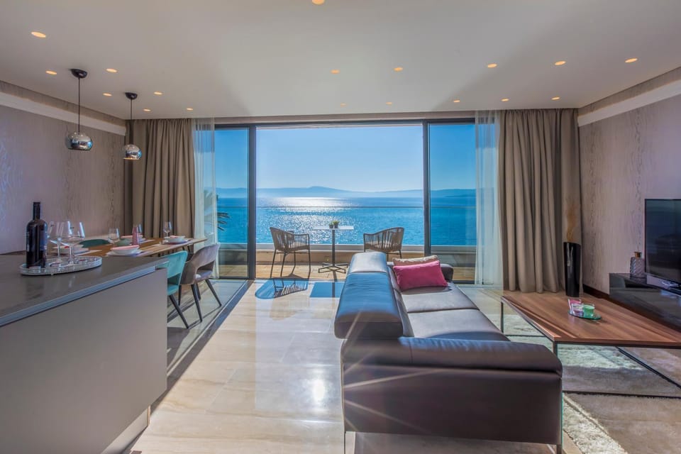 Balcony/Terrace, Living room, Seating area, Sea view