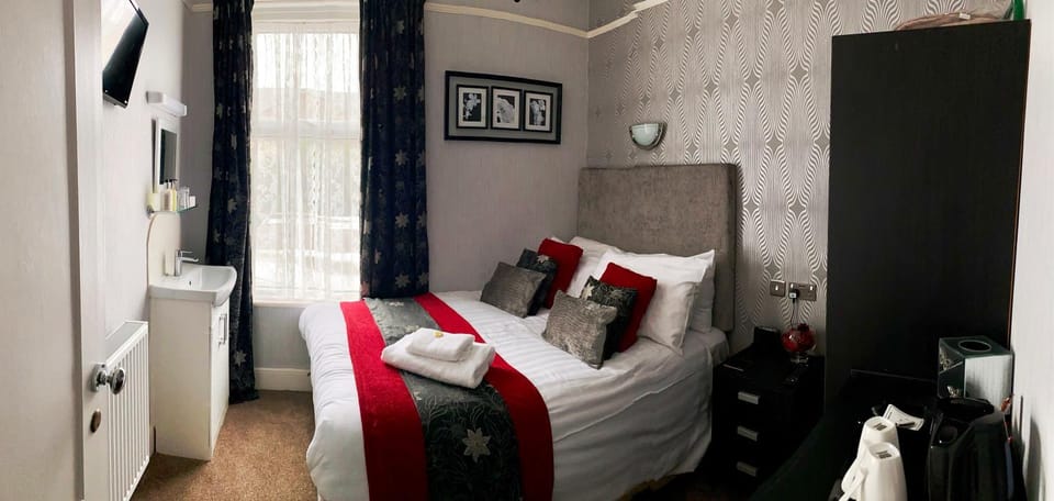 Adelphi Guest House Bed and Breakfast in Southport
