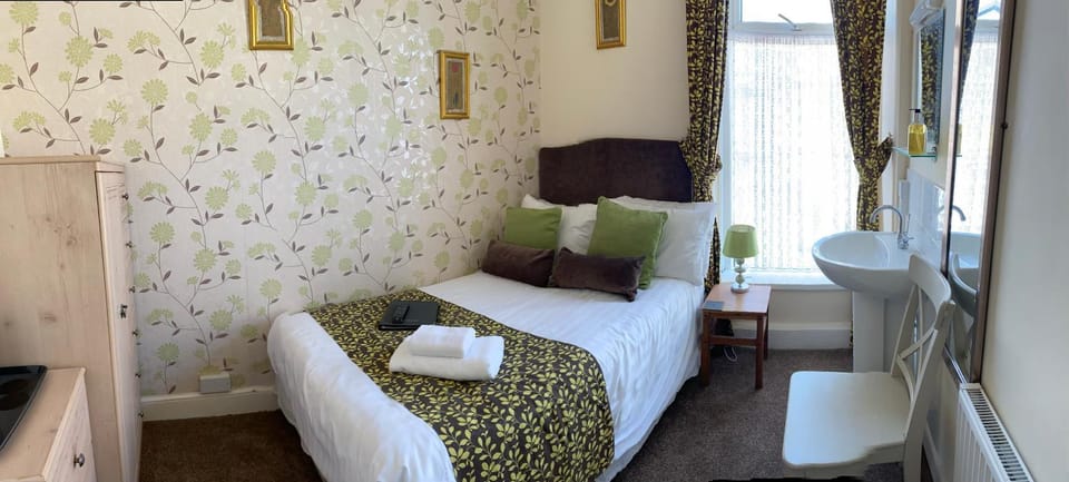 Adelphi Guest House Bed and Breakfast in Southport
