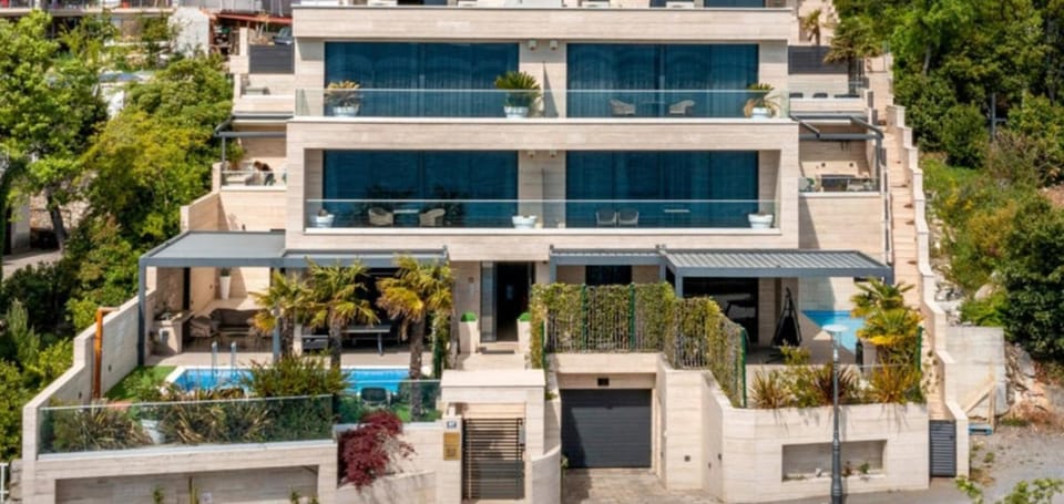 Property building, Day, Bird's eye view, View (from property/room), Balcony/Terrace, Garden view, Pool view, Swimming pool
