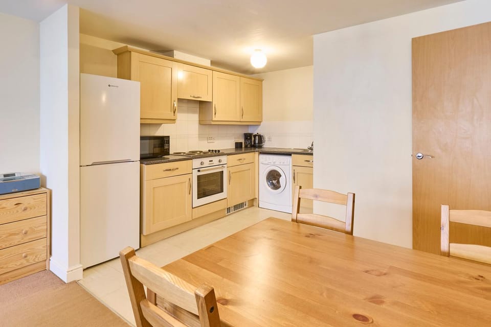 Kitchen or kitchenette, Dining area, minibar, pet friendly, stove, washing machine