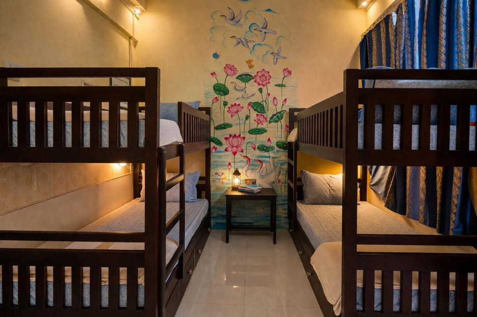 Bedroom, bunk bed
