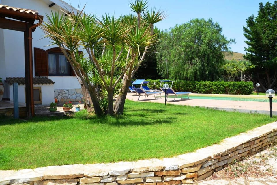 Garden, Swimming pool, Swimming pool