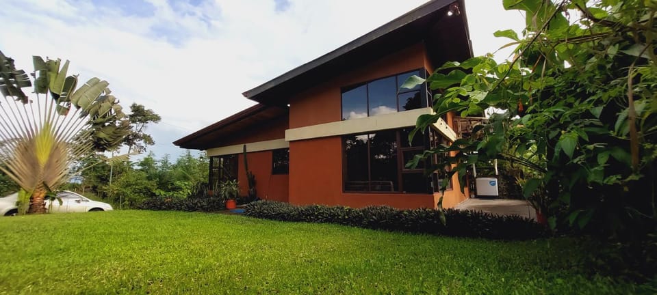 Green Leaf House House in Alajuela Province