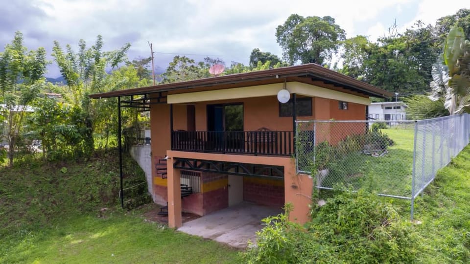 Green Leaf House House in Alajuela Province