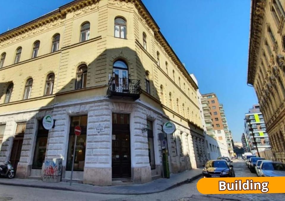 Property building, Neighbourhood