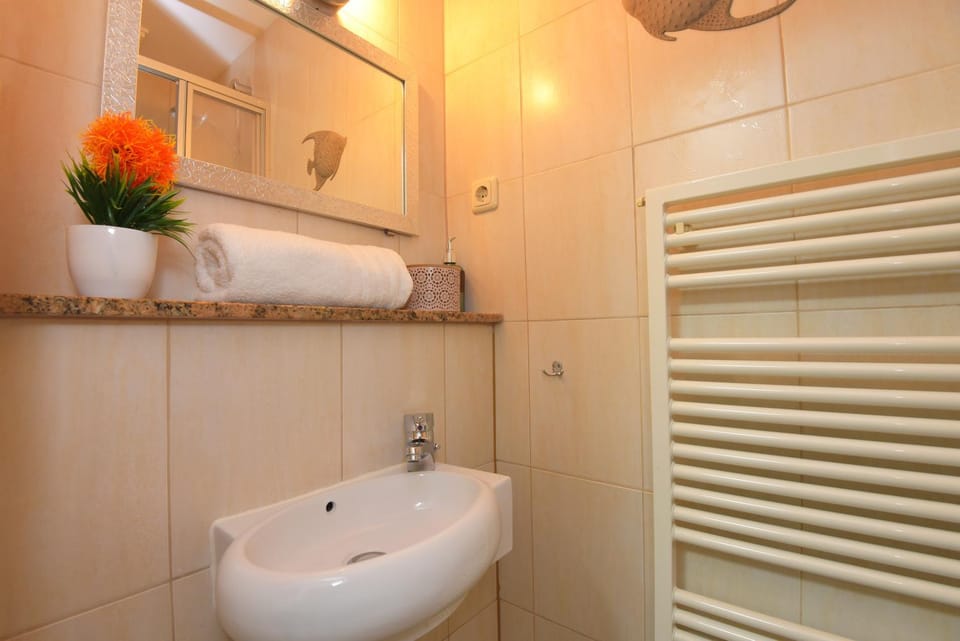 Bathroom, Photo of the whole room
