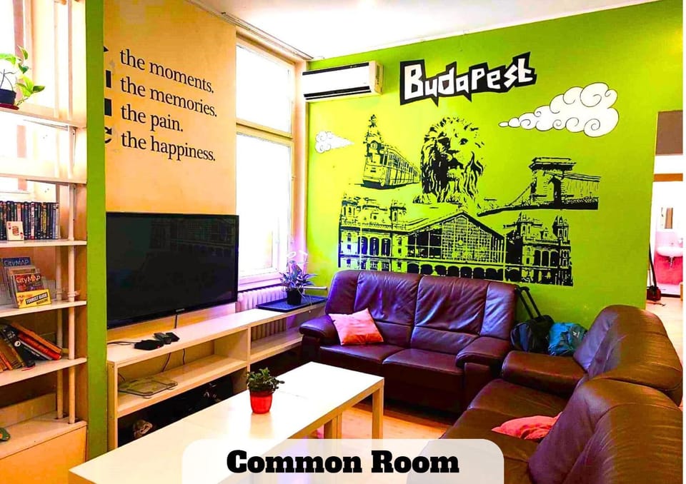 Communal lounge/ TV room, TV and multimedia, Living room, Seating area