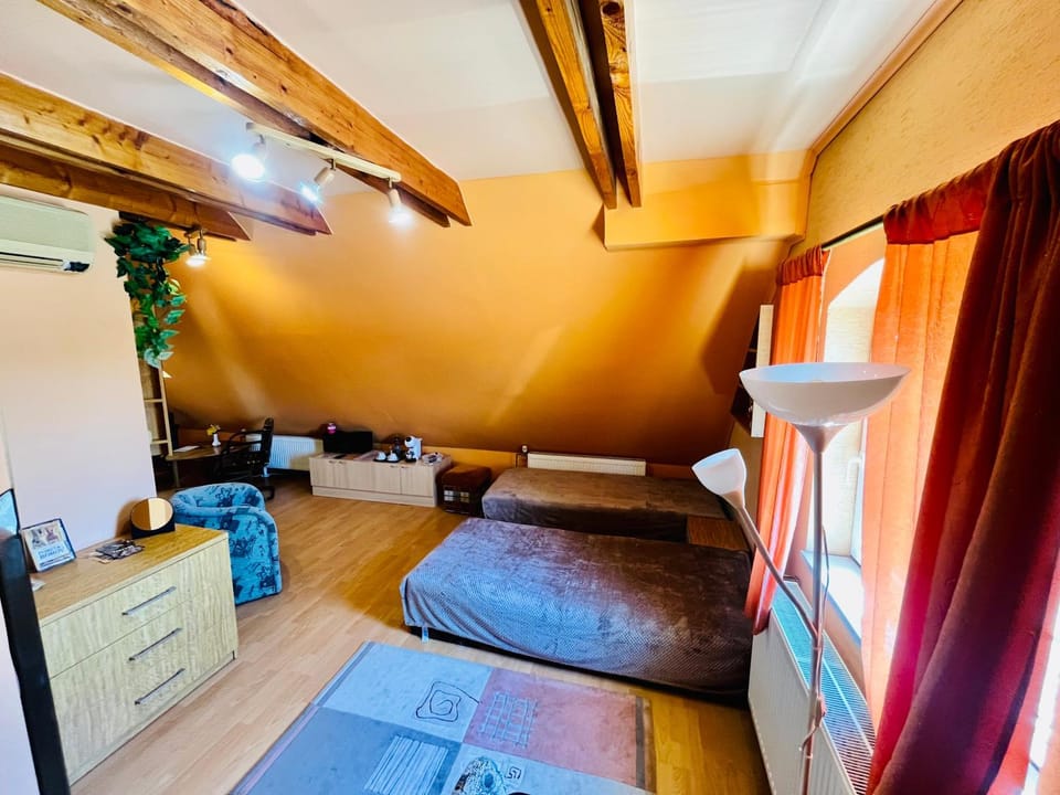 Photo of the whole room, air conditioner