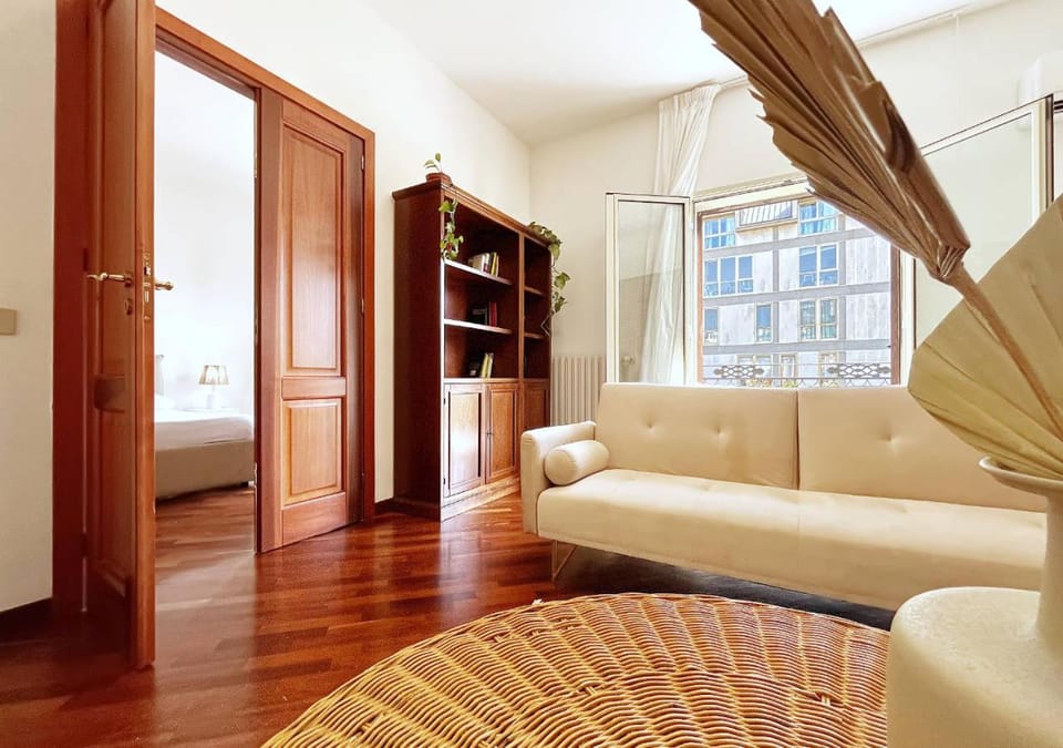 TV and multimedia, Living room, Photo of the whole room, Seating area, Bedroom, wardrobe