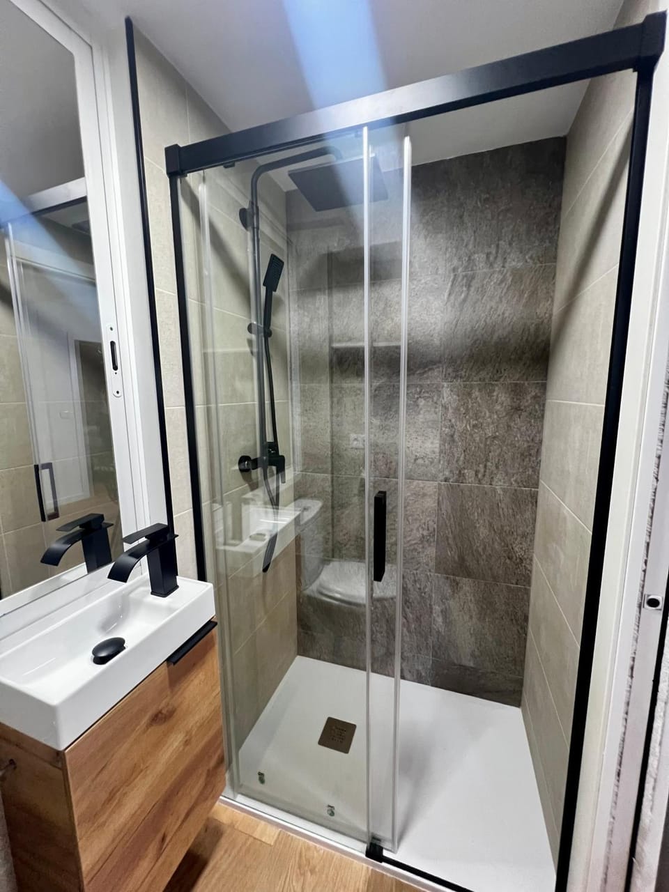 Shower, Bathroom, towels