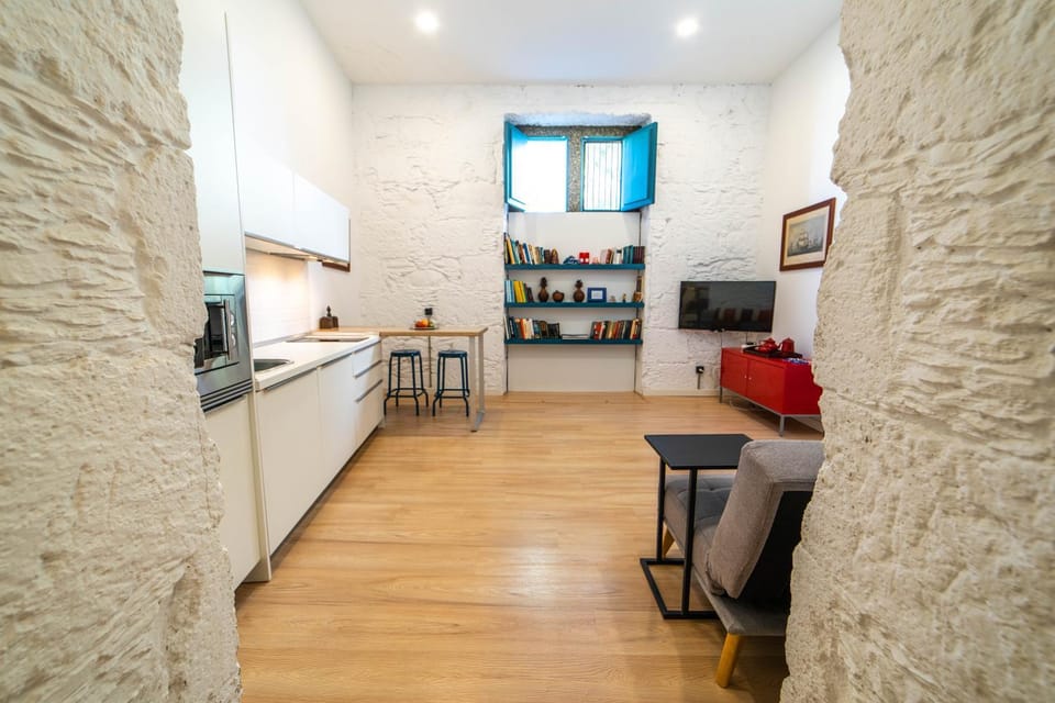 Kitchen or kitchenette, Seating area