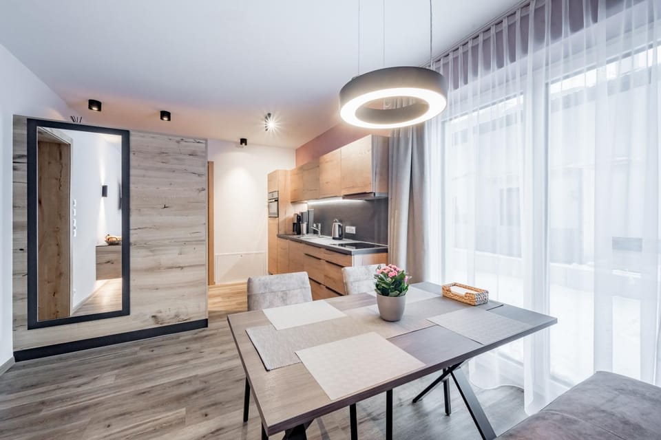 Kitchen or kitchenette, Seating area, Dining area