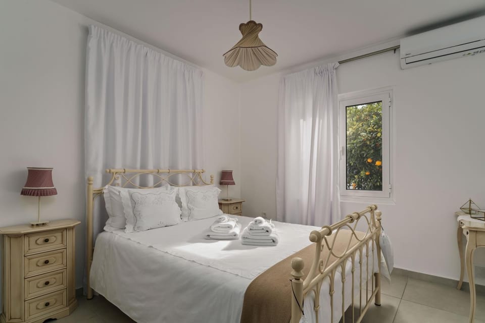Bed, Bedroom, towels, air conditioner