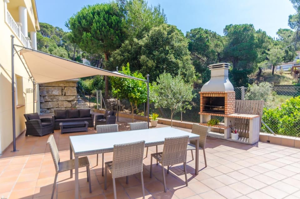 BBQ facilities, Balcony/Terrace, Other