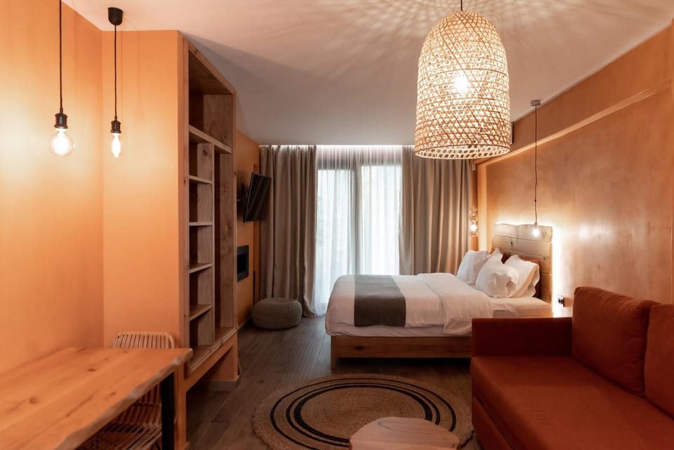 Bed, TV and multimedia, Living room, Photo of the whole room, Seating area, Dining area, Bedroom