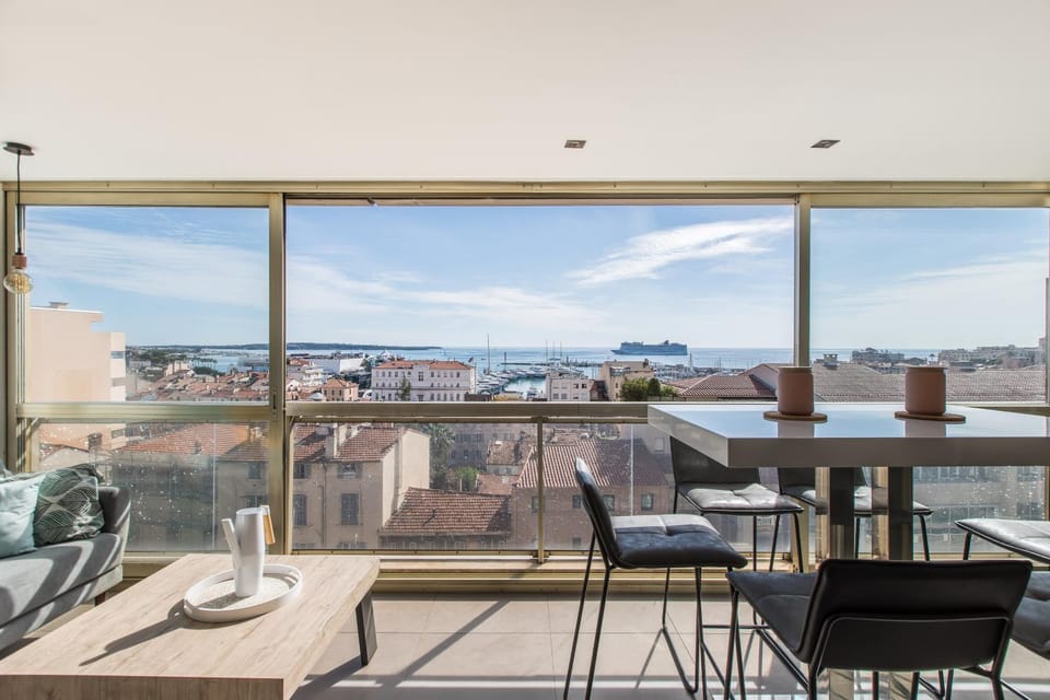 Day, Natural landscape, View (from property/room), Balcony/Terrace, Living room, Seating area, Dining area, Sea view