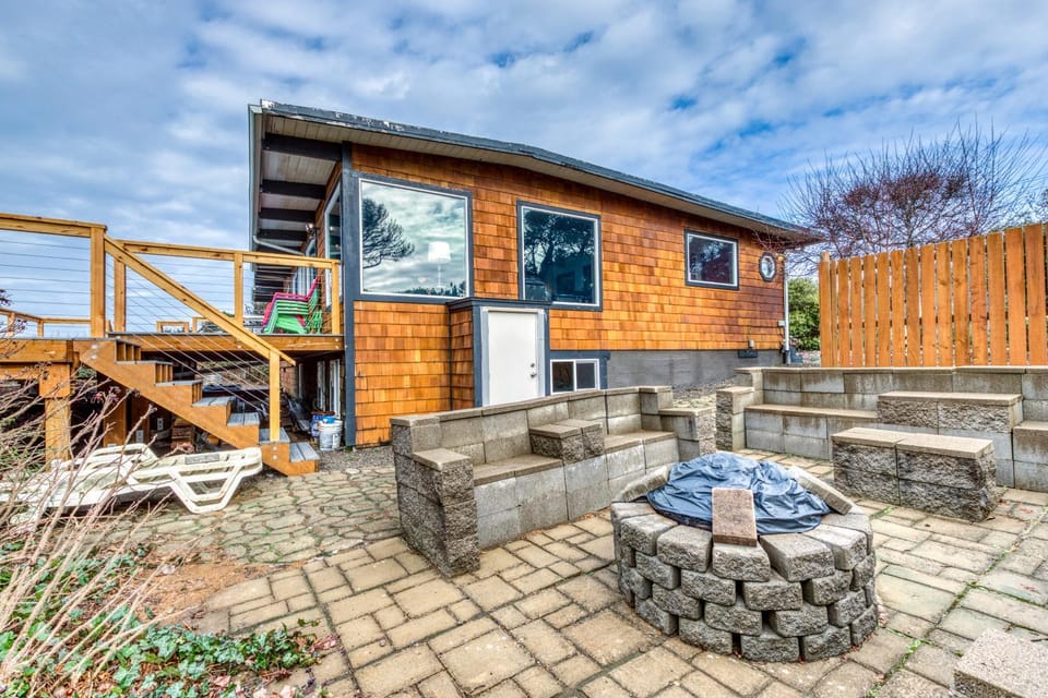 Cormorant's Crest House in Seal Rock