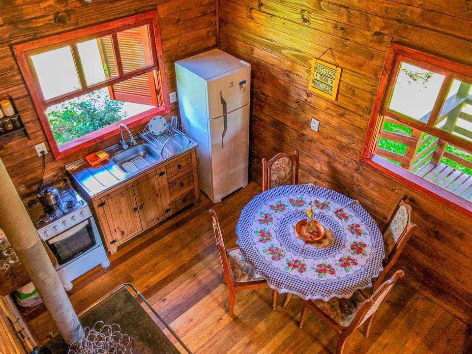 Kitchen or kitchenette, Dining area, oven, stove