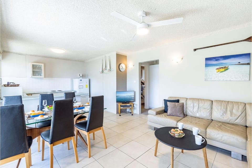 Shoal Towers, Unit 2 11 Shoal Bay Rd Air Conditioning Wifi free Netflix water views Apartment in Shoal Bay