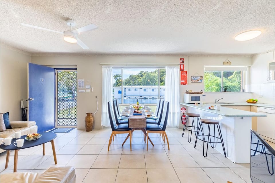 Shoal Towers, Unit 2 11 Shoal Bay Rd Air Conditioning Wifi free Netflix water views Apartment in Shoal Bay