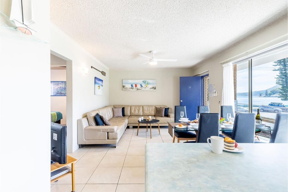 Shoal Towers, Unit 2 11 Shoal Bay Rd Air Conditioning Wifi free Netflix water views Apartment in Shoal Bay