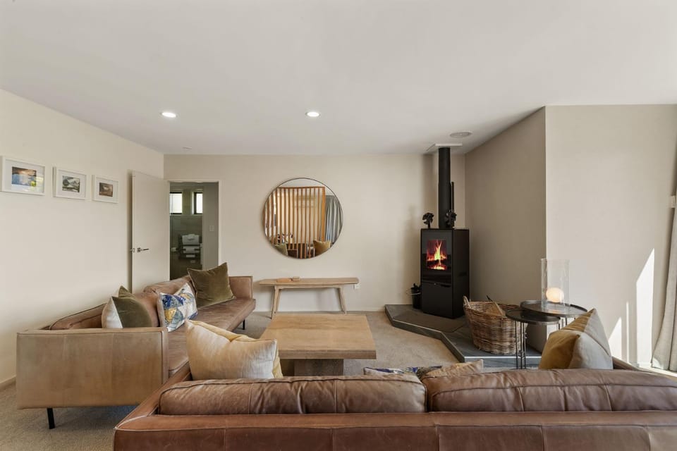 Living room, Seating area, fireplace