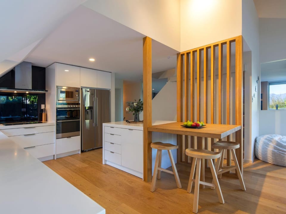 Seating area, kitchen