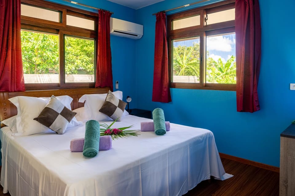 Bed, Photo of the whole room, Bedroom, air conditioner