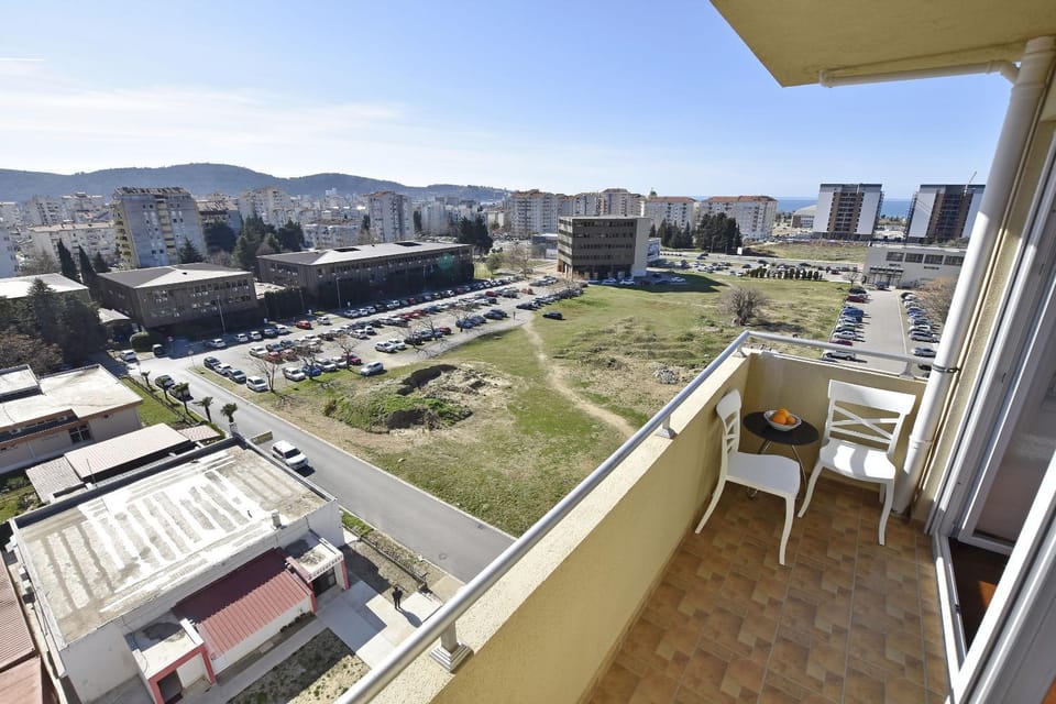 View (from property/room), Balcony/Terrace, Seating area, Landmark view
