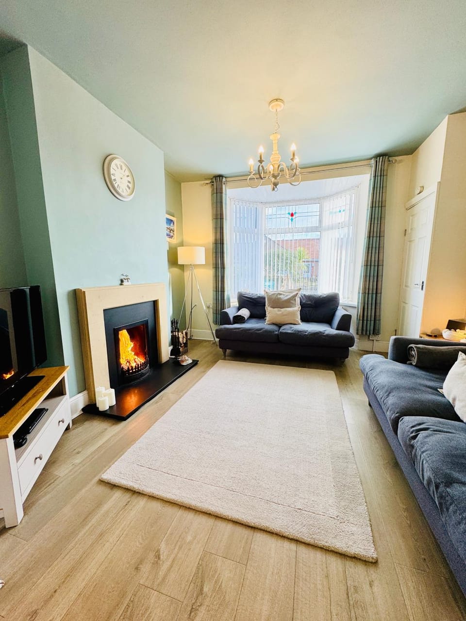 TV and multimedia, Living room, fireplace