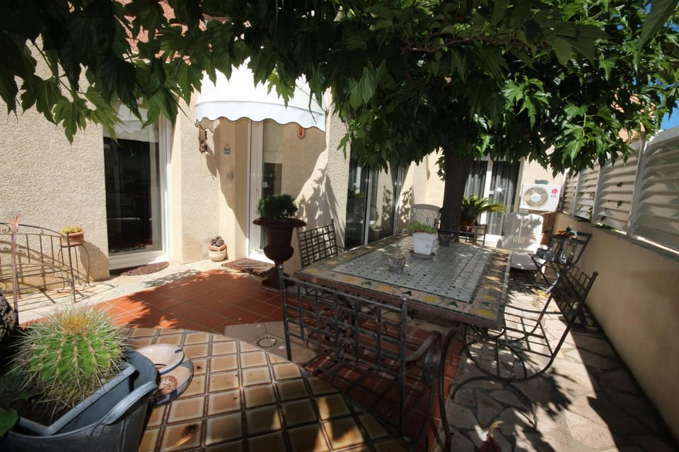 Bel Appartement climatise de plain pied 80m de la mer, wifi, grand sejour 2 chambres belle terrasse LXRM3 Apartment in Portiragnes