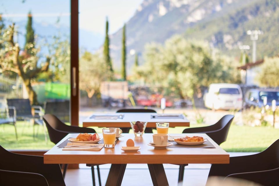 Restaurant/places to eat, Day, Summer, On site, Breakfast
