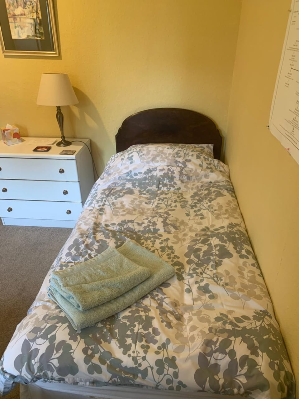 Bed, towels