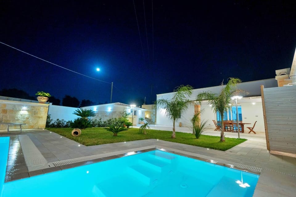 Property building, Swimming pool, Swimming pool