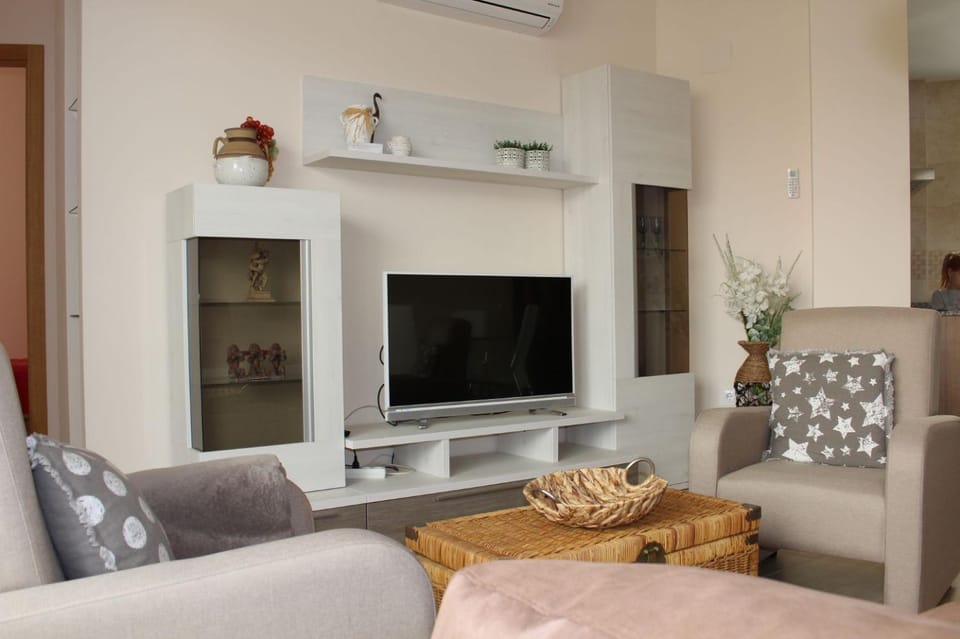 Communal lounge/ TV room, Living room