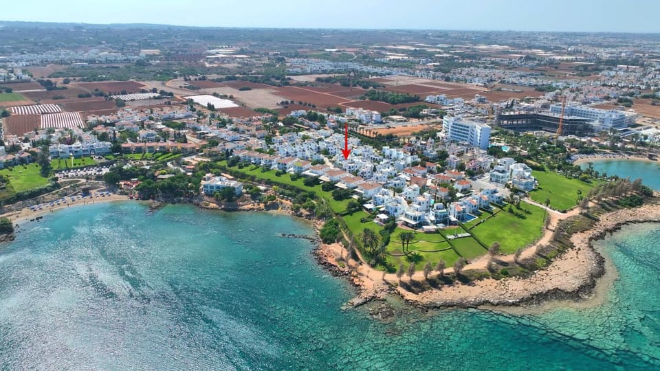 Beach, Sea view, Location