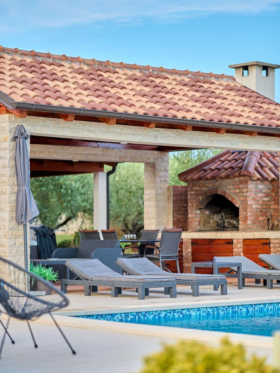Villa Lorema-Pool,Jacuzzi&5600 sqm gated estate Villa in Zadar County