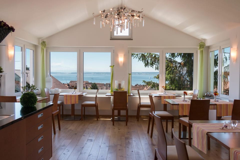 Restaurant/places to eat, Sea view