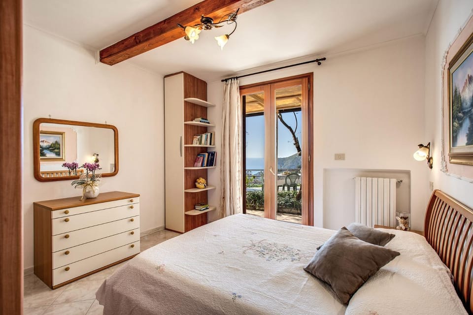 Bed, Balcony/Terrace, Bedroom