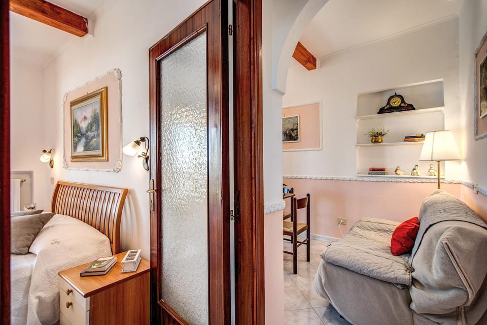 Kitchen or kitchenette, Seating area